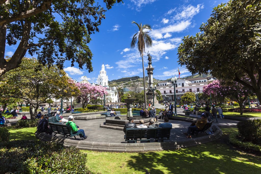 plaza-de-san-francisco_381303649_1200x800_90