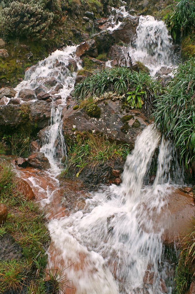 cayambe_waterfall_0554_09282016_795x1200_90