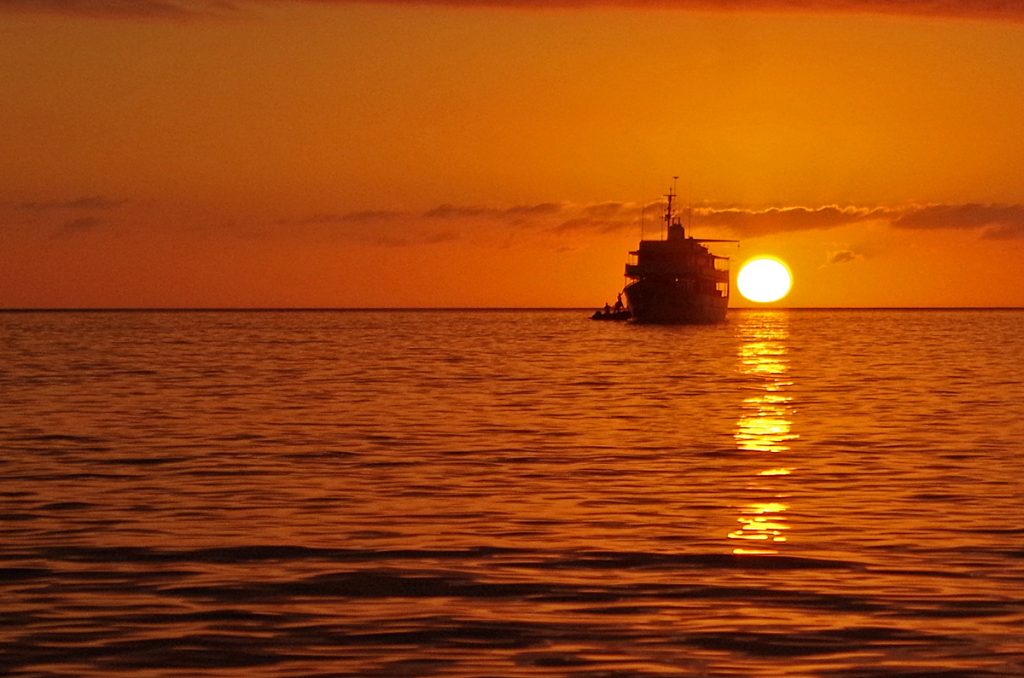 sunsetlagoon_1789_10052016_1200x795_90