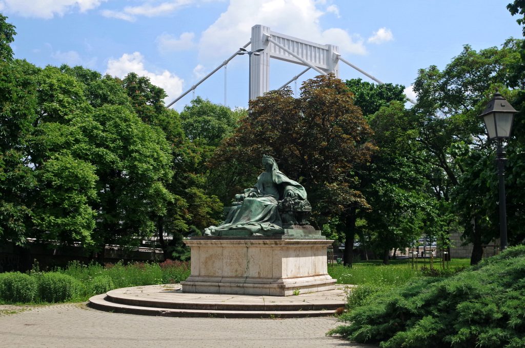 Elizabeth Monument and the Elizabeth Bridge, Budapest