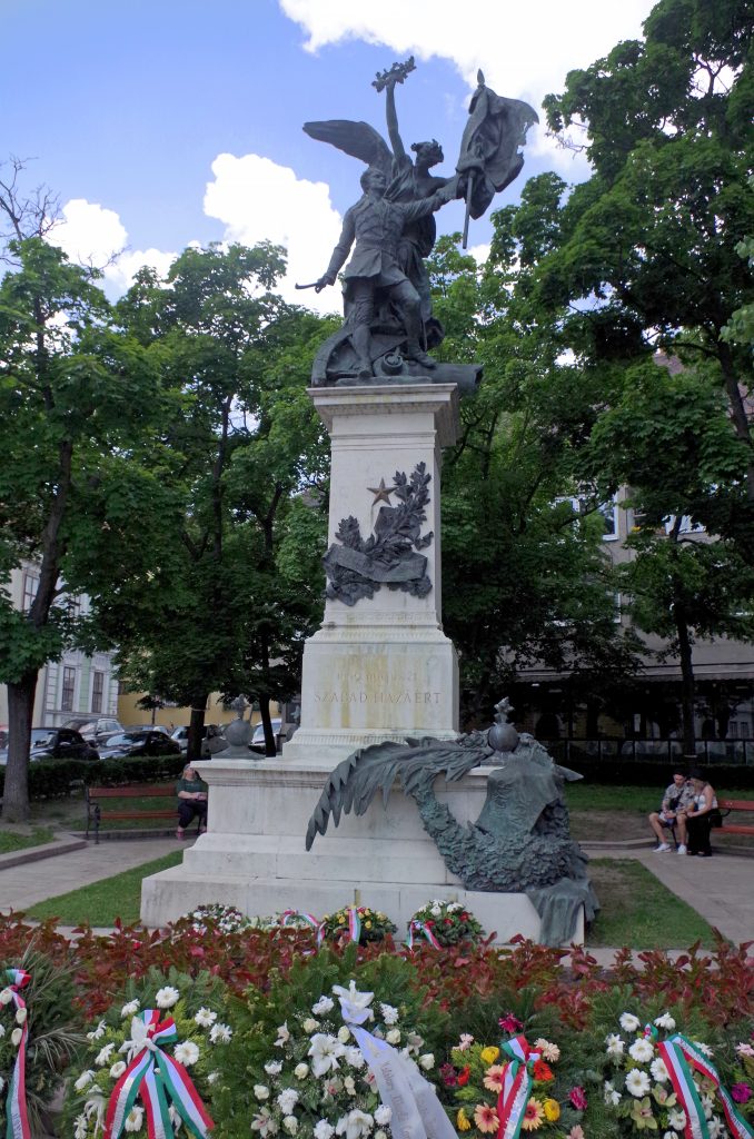 Szabad Hazaert Independence War Monument