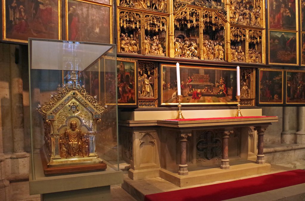 A side chapel in Cologne Cathedral