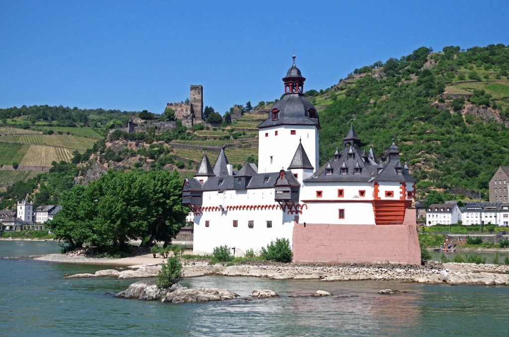 Cruising along the Rhine from Cruising by Rüdesheim to Cologne